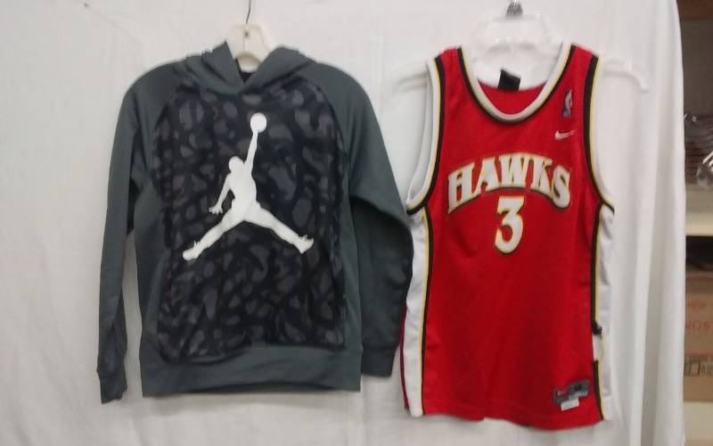 Hawks Jersey #3 Abdur-Rahim Size Youth M, Michael Jordan Hoodie Youth Size L
