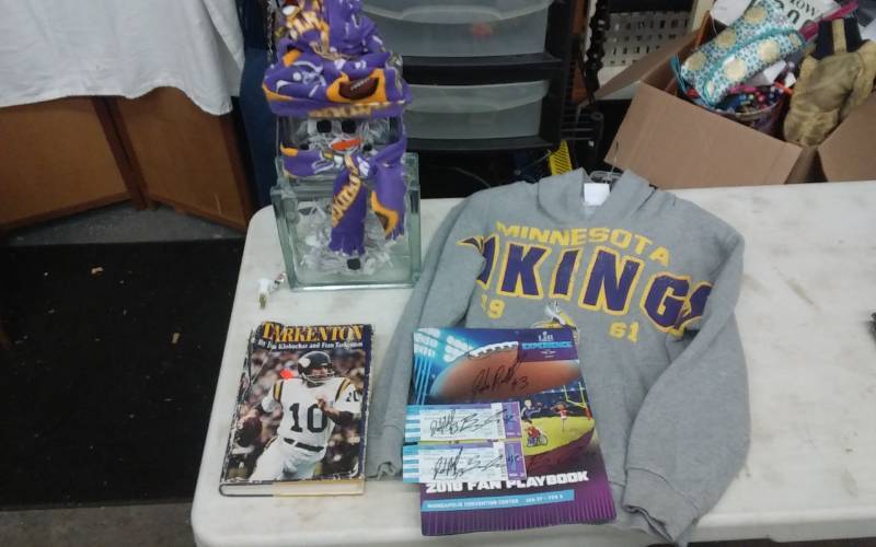 MN Vikings 2018 Super Bowl Experience Tickets & Program With Many Autographs, Snowman, Hoodie, Book