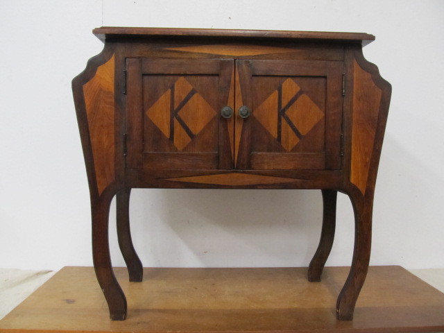 lot 9 image: Vintage Deco Inlaid Cabinet