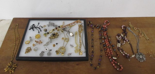 lot 15 image: Lot of Higher End Costume Jewelry
