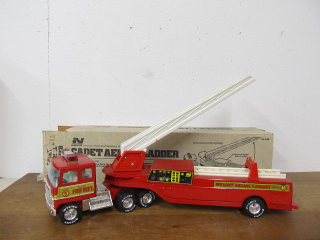 lot 16 image: Vintage NYLINT CADET Aerial Ladder Metal Fire Truck - MINT IN BOX