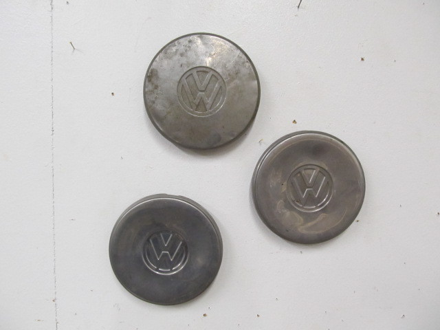 lot 18 image: 3 vintage VOLKSWAGEN Hub Caps