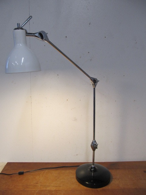 lot 34 image: NICE Chrome Jointed Articulated Desk Lamp