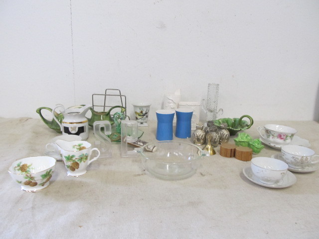 lot 47 image: Group of VintageMid Century Dcor etc