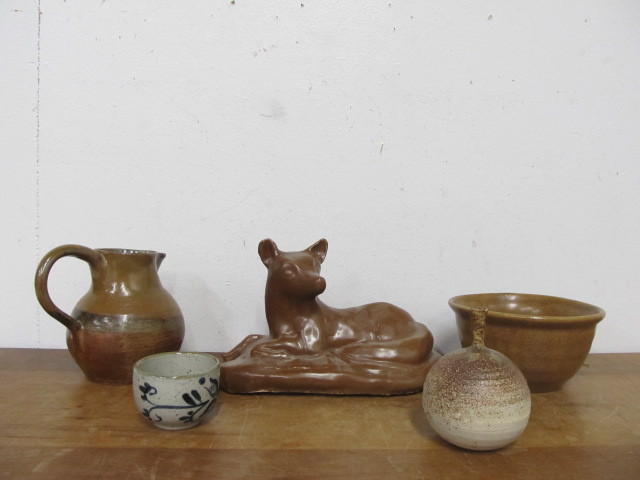 lot 70 image: Group of VintageMid Century Stoneware etc
