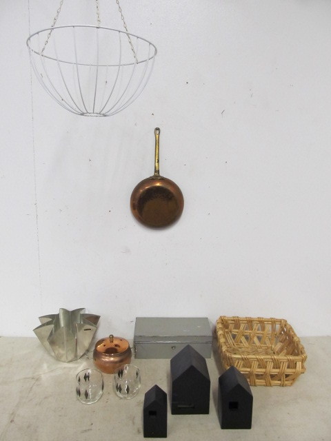 lot 73 image: Group of VintageMid Century Dcor etc