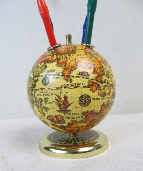 lot 76 image: Vintage World Globe Desktop Pen Holder