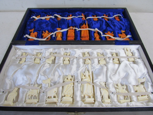 lot 85 image: NICE Vintage Oriental Faux Ivory Chess Set 