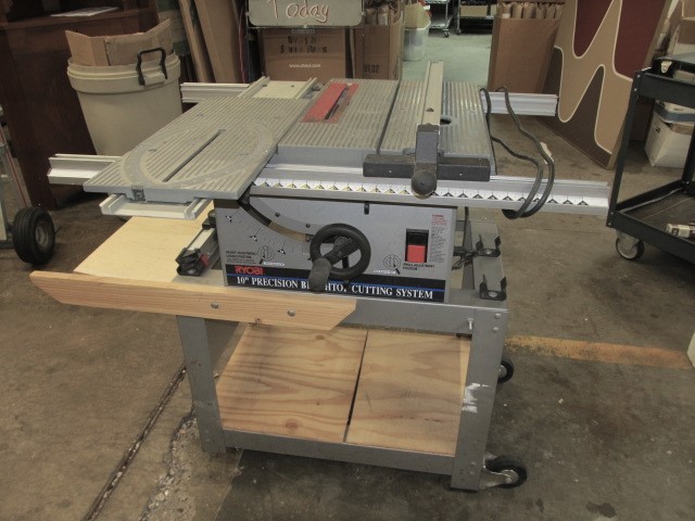 lot 200 image: Working RYOBI BT-3000 Table Saw wAccessories