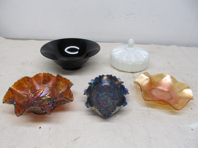 lot 148 image: Lot of Vintage CARNIVAL etc Glassware
