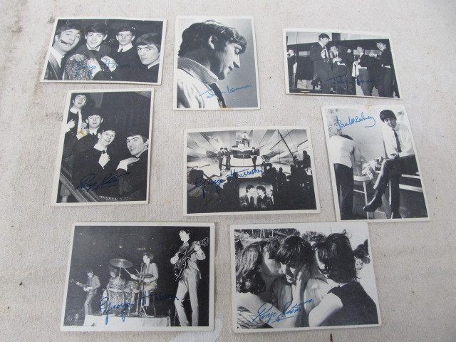 lot 121 image: Vintage Topps BEATLES Trading Cards
