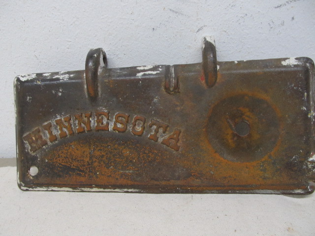 lot 192 image: Antique Cast Iron MINNESOTA TractorImplement Tool Box Cover