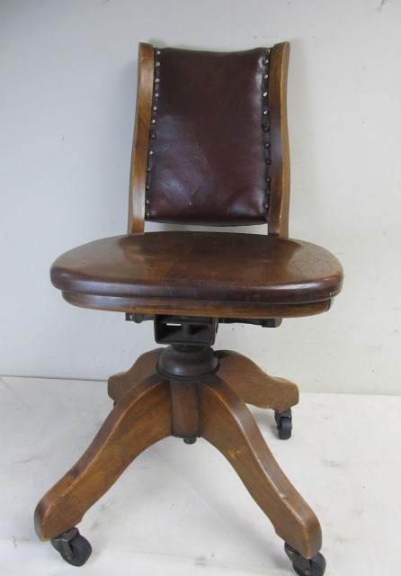 lot 87 image: Antique MURPHY Rolling Swivel Office Chair