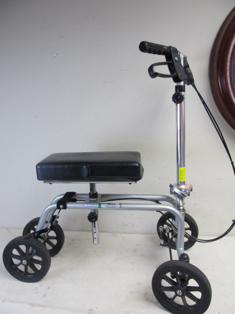 lot 95 image: FREE SPIRIT Leg & Knee Walker