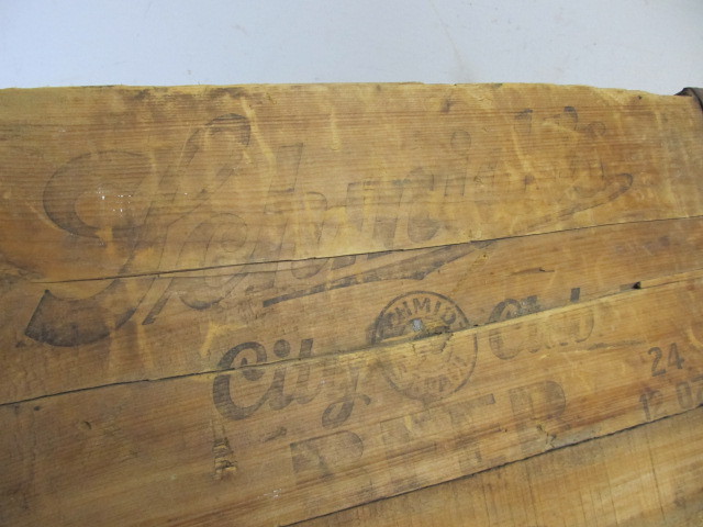lot 197 image: Antique Pre-Pro SCHMIDT City Club Wooden Beer Crate
