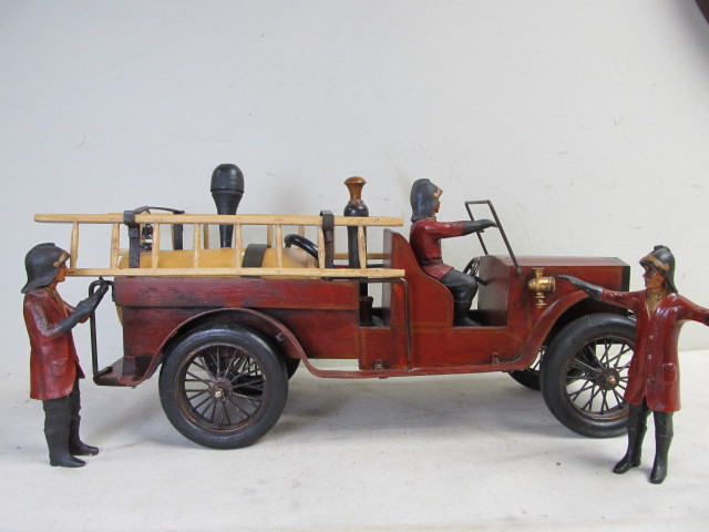 lot 4 image: LARGE Metal Antique Style Hand Painted Fire Truck wFiremen Figures