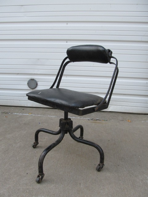 lot 218 image: Vintage 1920s Industrial Rolling Chair