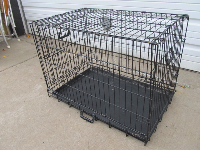 lot 225 image: Metal Portable Dog Kennel