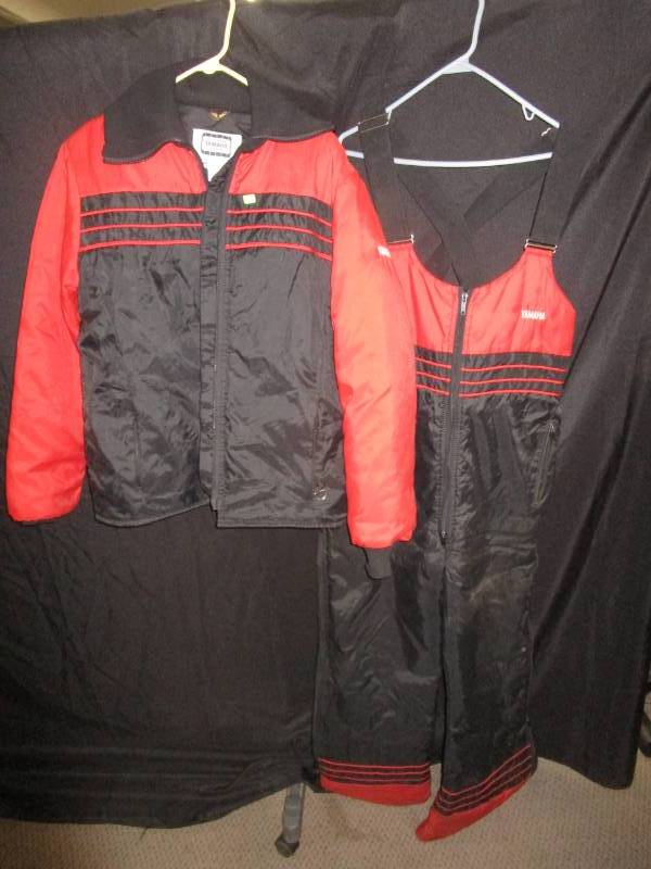 lot 10 image: Yamaha Coat and Snow Pants Meds medium