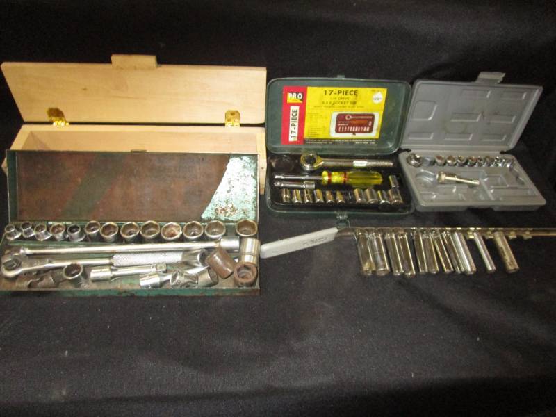 lot 19 image: Tools