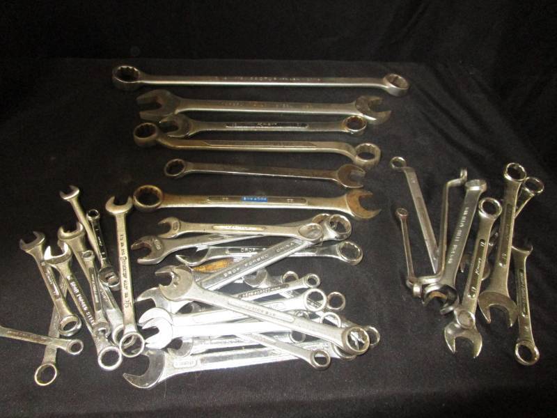 lot 20 image: Tools
