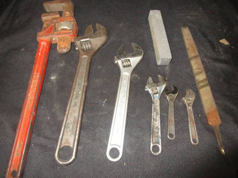 lot 21 image: Pipe Wrench, Cresant wrenches, file and sharpener