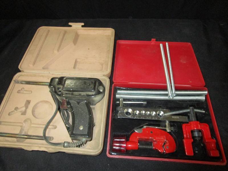 lot 23 image: Soldering Gun and flaring tool with pipe cutter