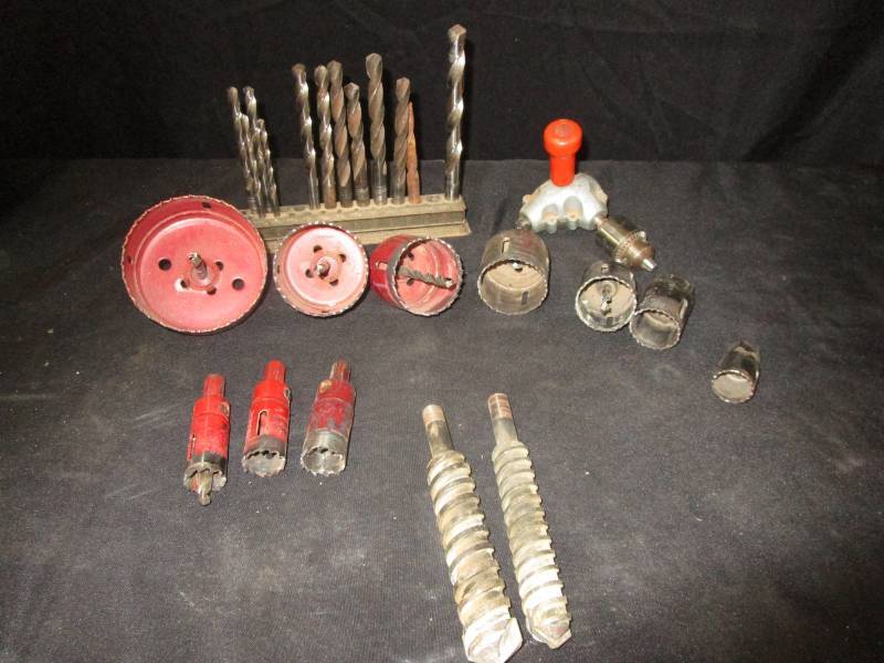 lot 25 image: Whole saws and drill biots