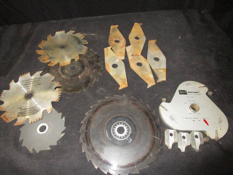 lot 27 image: Saw Blades and grooze cutter