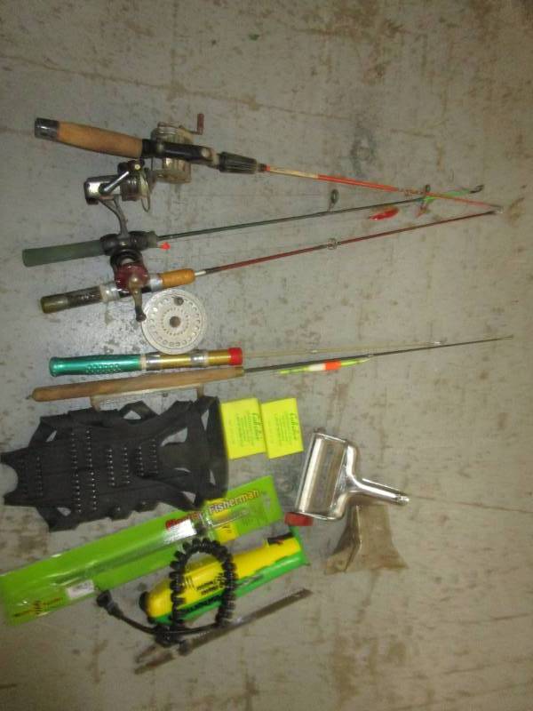 lot 29 image: Various fishing poles, Bear claw reel 101, sport craft #100 fly reel, Southbend bait country reel 300A, shoe gripper, cabelas fisherman soap, descalers, electric fillet knife