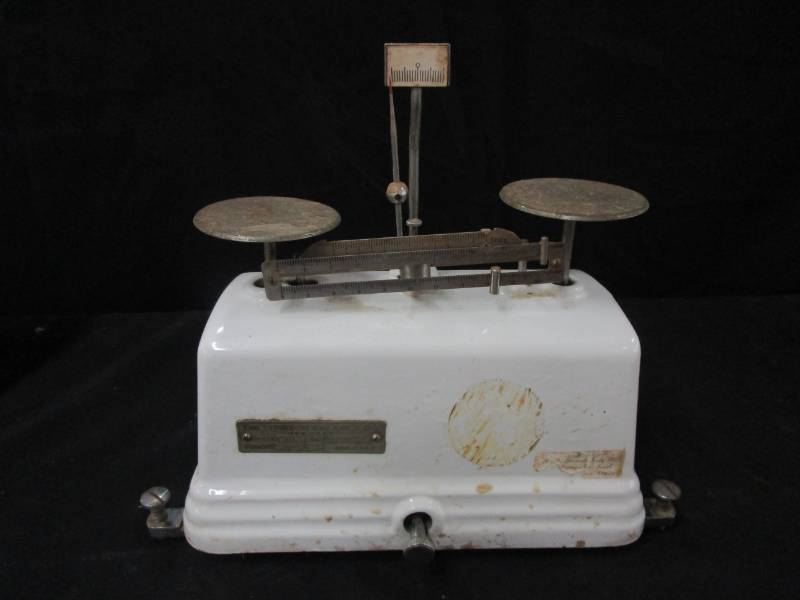 lot 41 image: The Torsion Balance Scale Style 1705 no 30250  Capacity 120 GRM Made in the US