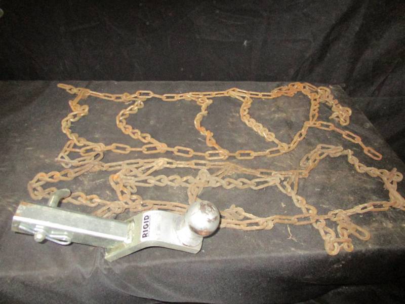 lot 44 image: Pair tire chains and Ridgid Hitch 1 14 with 1 78 ball