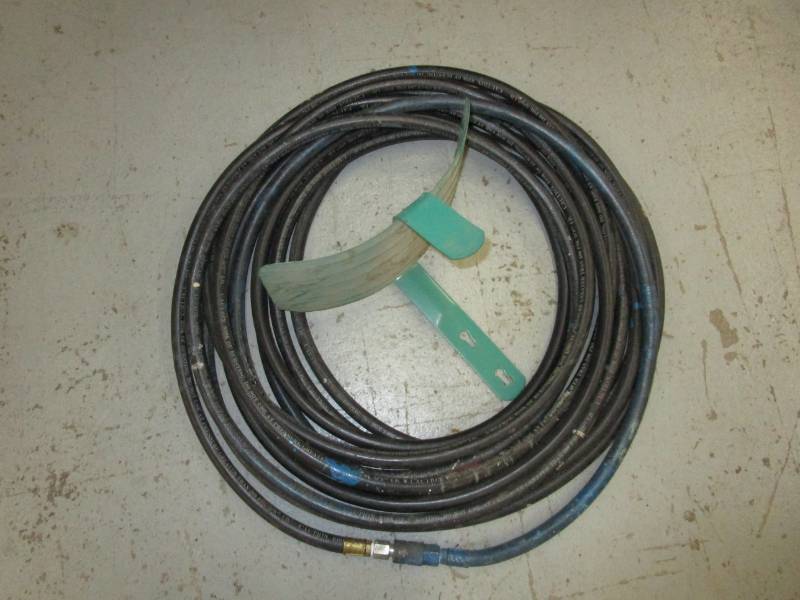 lot 51 image: Air hose and hose Medal holder
