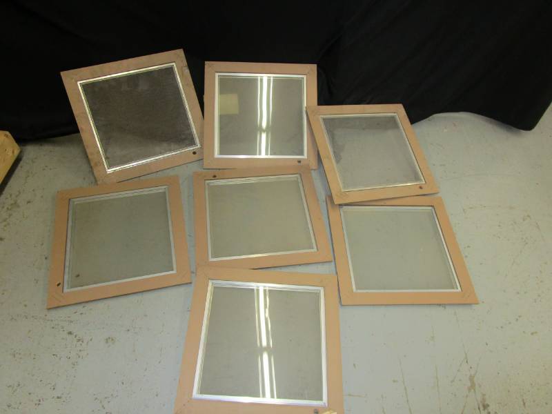 lot 53 image: Windows some with screens and glass great for chicken coop or project