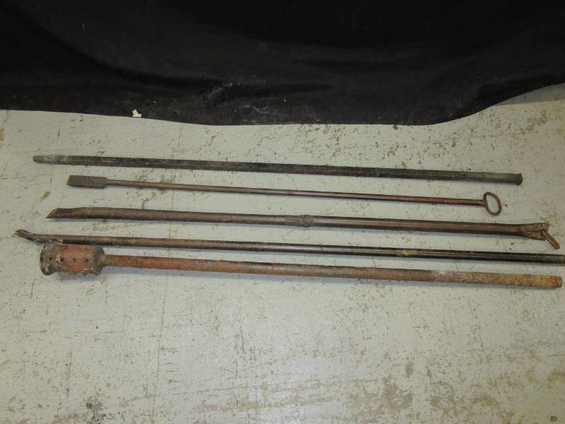 lot 98 image: Various steel bars and chisels approximately 5ft