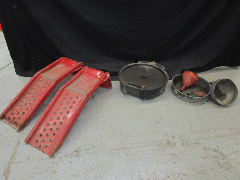 lot 101 image: Waste oil drain pans, Funnels, auto ramps
