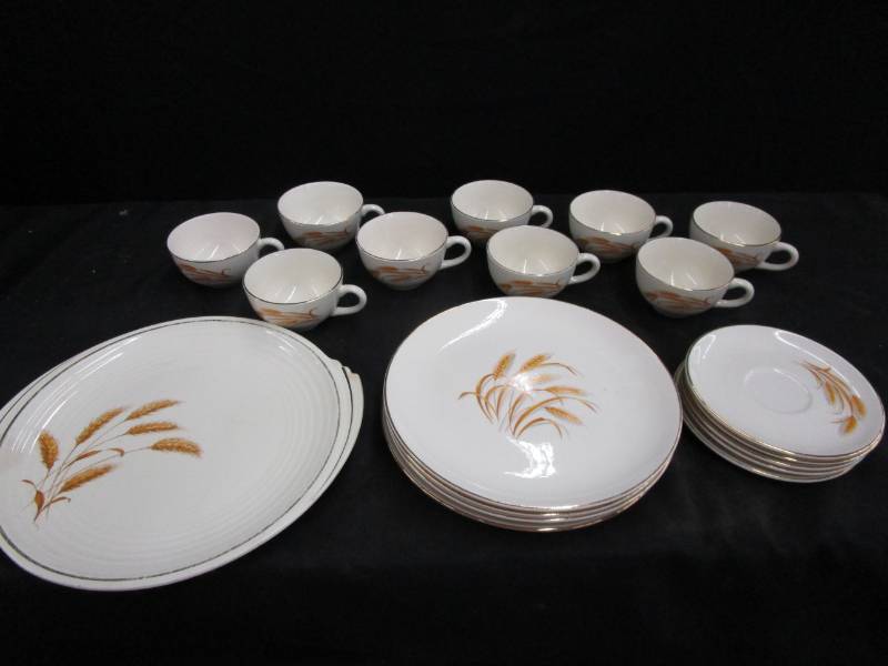 lot 109 image: 22 k Gold Wheat Dishes Edwin Knowles China  Made in the USA