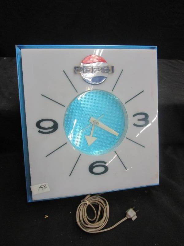 lot 130 image: Vintage Pepsi clock.  Lights up.  Clock works