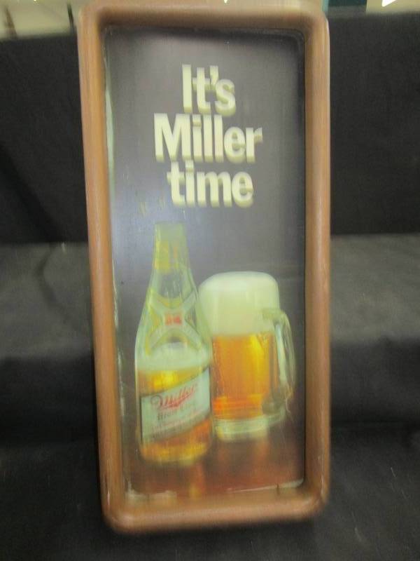 lot 133 image: Miller High life light  11.25x24.5x 4.5  light not working