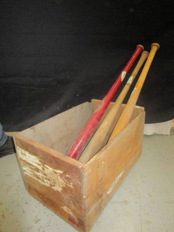 lot 136 image: Wooden baseball bats.  Cincinnati Reds Ken Griffey model