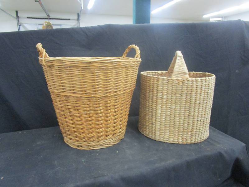 lot 146 image: 2 large wicker baskets