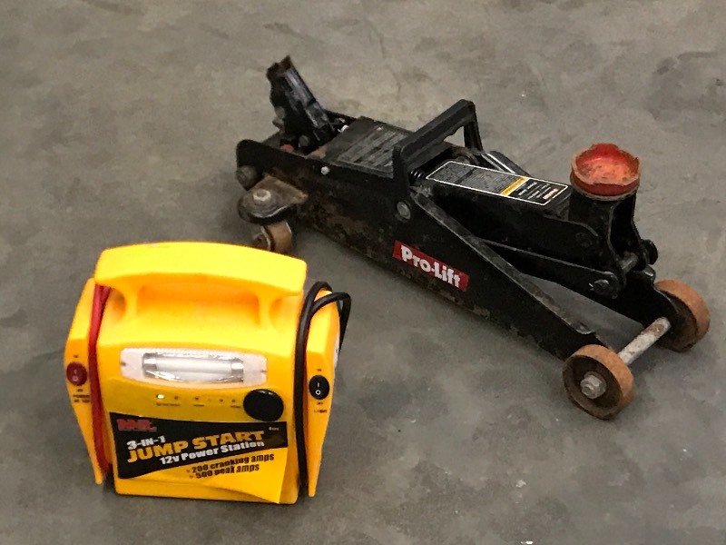12Volt Jump Pack & Floor Jack