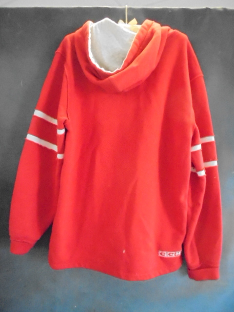 lot 21 image: Detroit Red Wings Throwback Hoodie Sweater