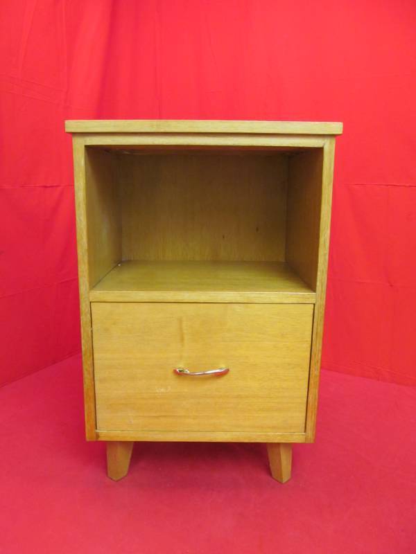 lot 2 image: vintage tablecabinet