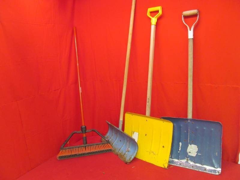 lot 7 image: snow shovels, broom