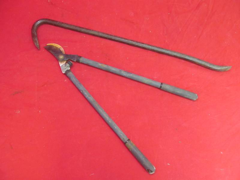 lot 46 image: Crow Bar, Branch Cutter