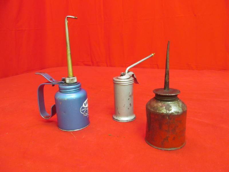 lot 60 image: Oil Cans