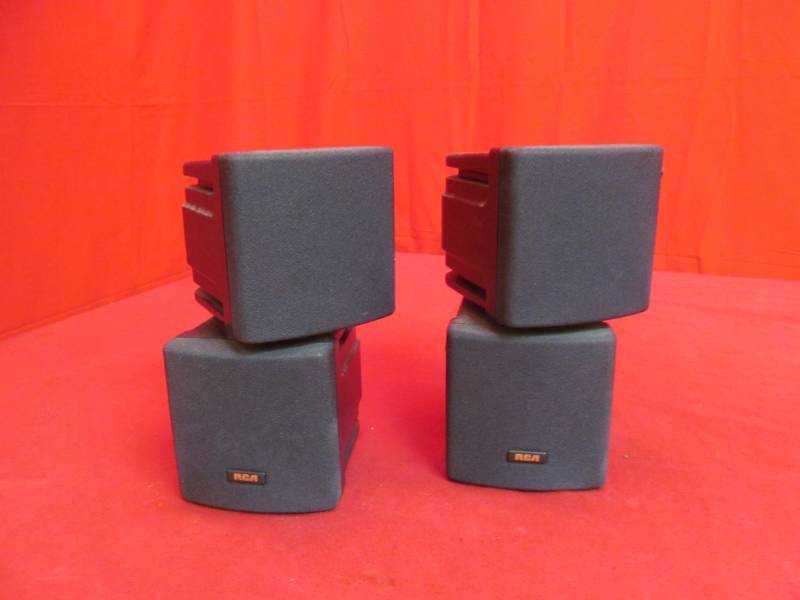 lot 76 image: RCA 3.5 two way speakers