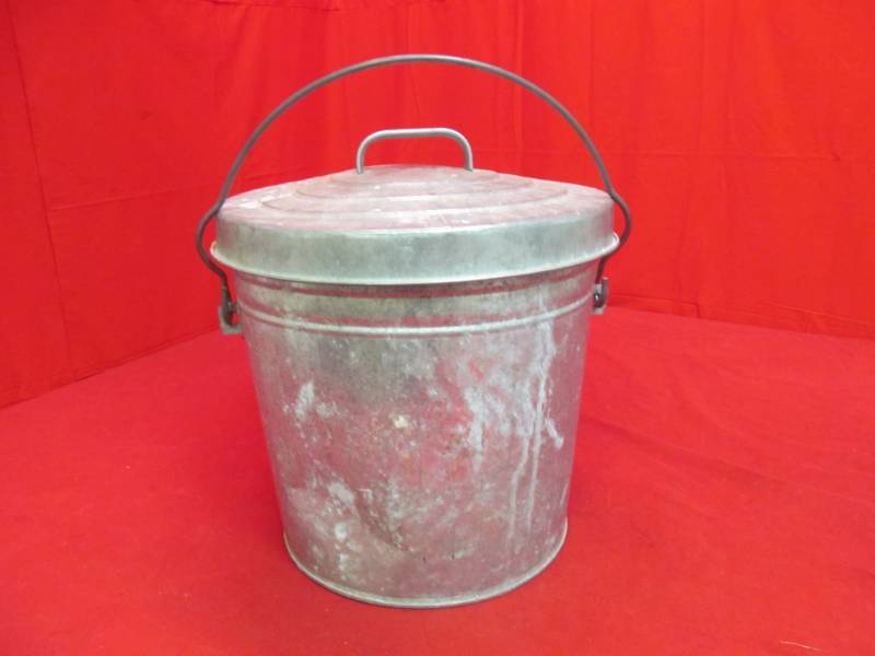 lot 81 image: Galvanized bucket with lid