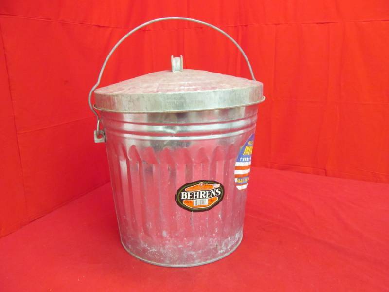 lot 82 image: Galvanized bucket with lid
